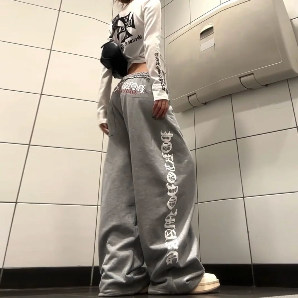 Pantalón Nova con Estampado de Letras