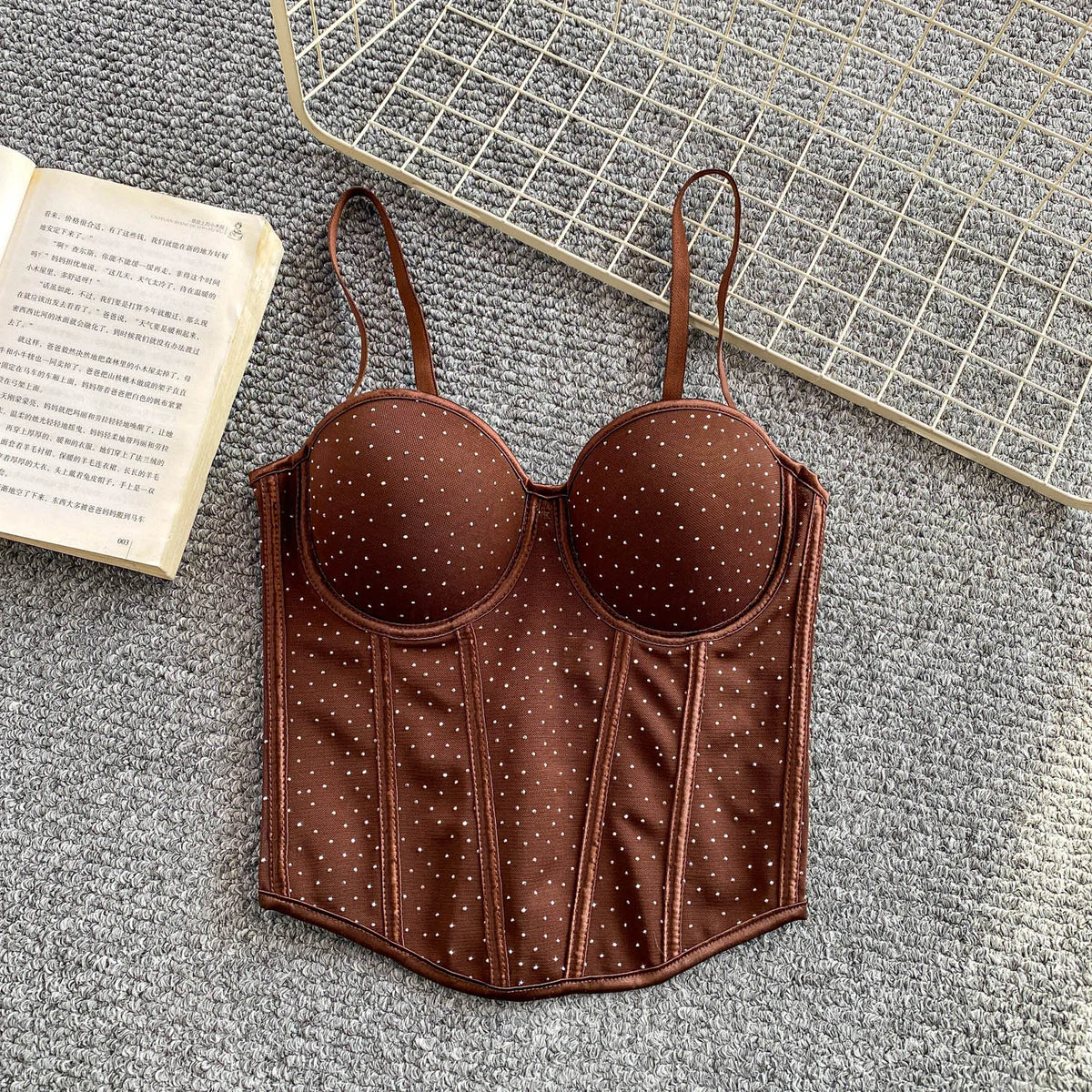 Top de Tirantes con Espalda de Cordones y Detalles de Brillo